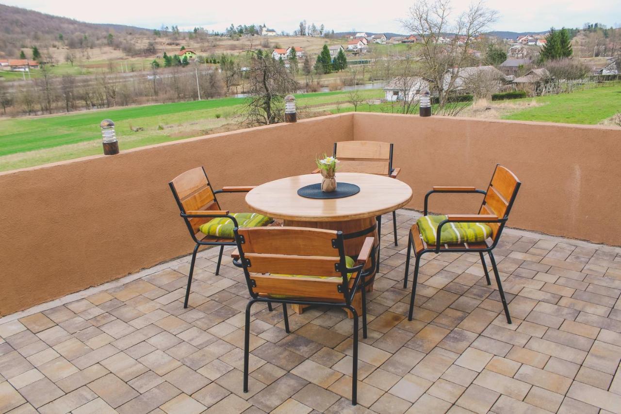 Tri Srece Apartment Ogulin Bagian luar foto